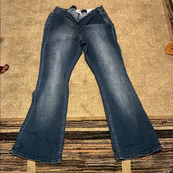 BDG Ruched Dipped V Flare Jeans - Picture 1 of 10